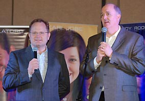 Marcos Witt y Michael Coleman anunciando la alianzan en Expolit 2009