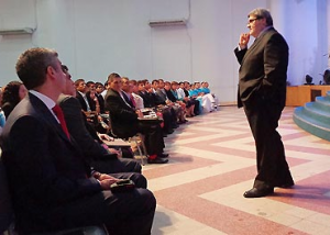Esteban Fernández brindó una serie de conferencias en Rosario, Argentina
