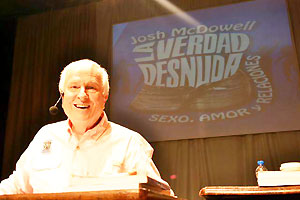 McDowell recorre Latinoamérica llevando «La Verdad Desnuda»
