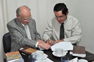 La Liga Bíblica Internacional y Cruzada Cristiana a Cada Hogar firmaron un acuerdo en Argentina