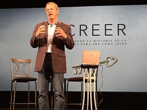 Pastores y líderes de 36 países escucharon a Randy Frazee hablar sobre la relevancia de «Creer»