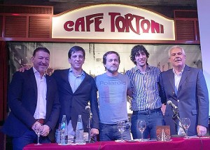 Gabriel Bazán presentó videoclip en el Café Tortoni